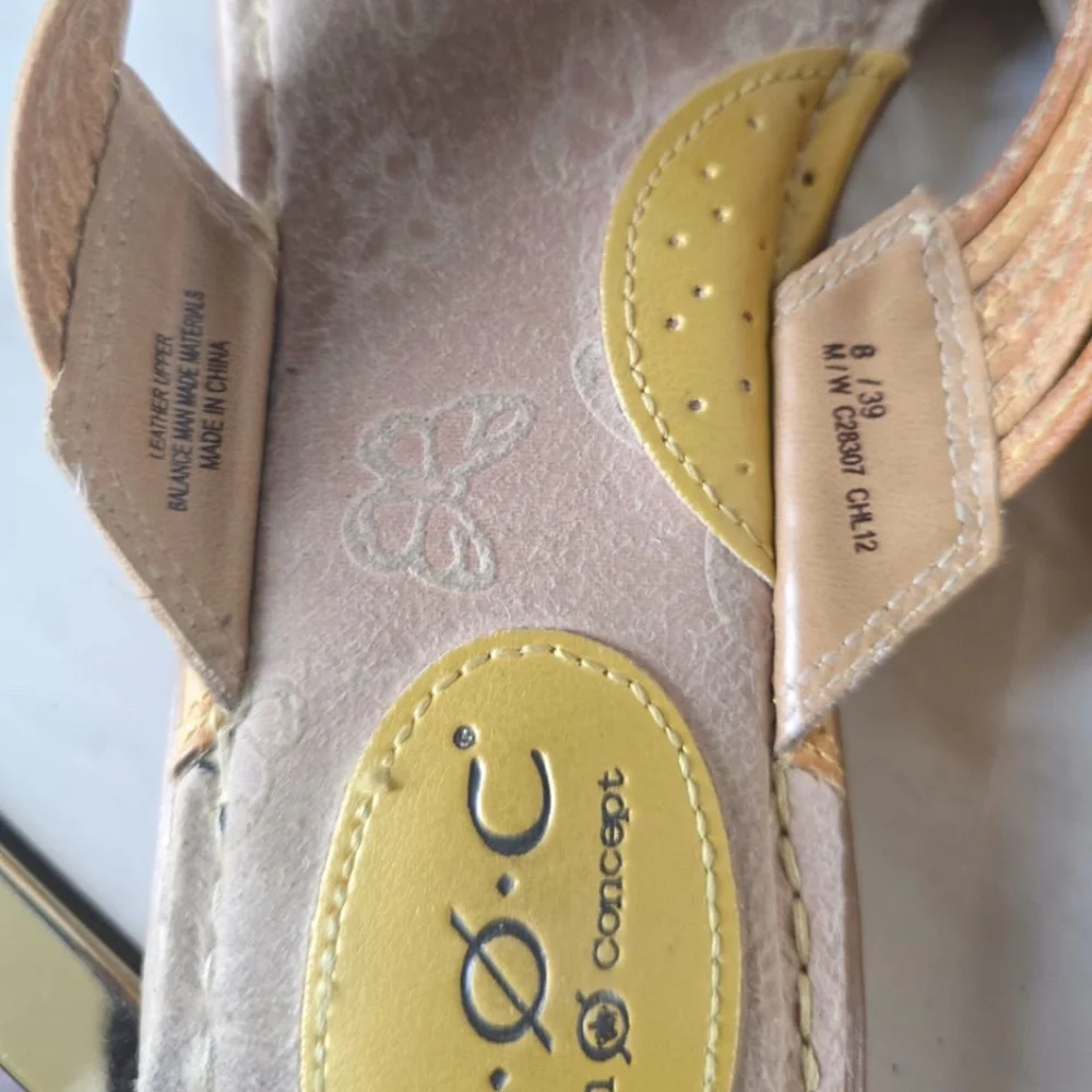 Born BOC Concept Strappy Thong Sandals Pearl Gold Size 8/39